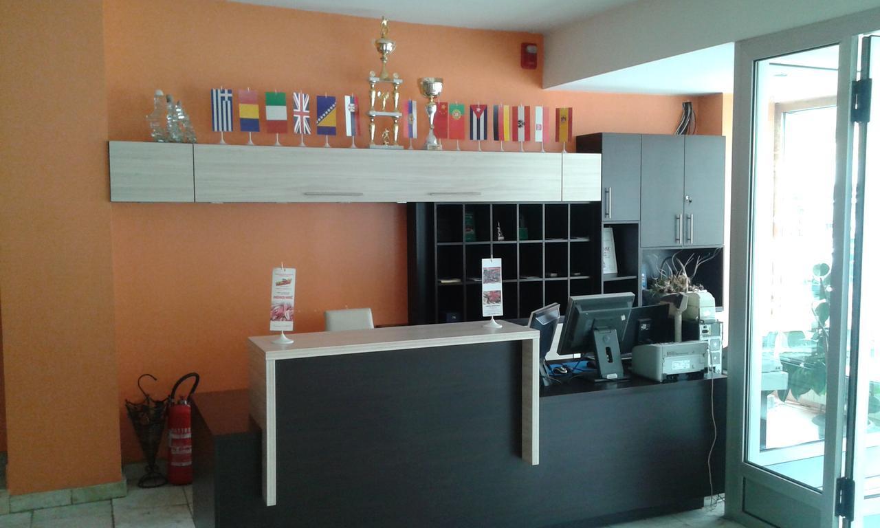 Motel Park Rogatica Bagian luar foto